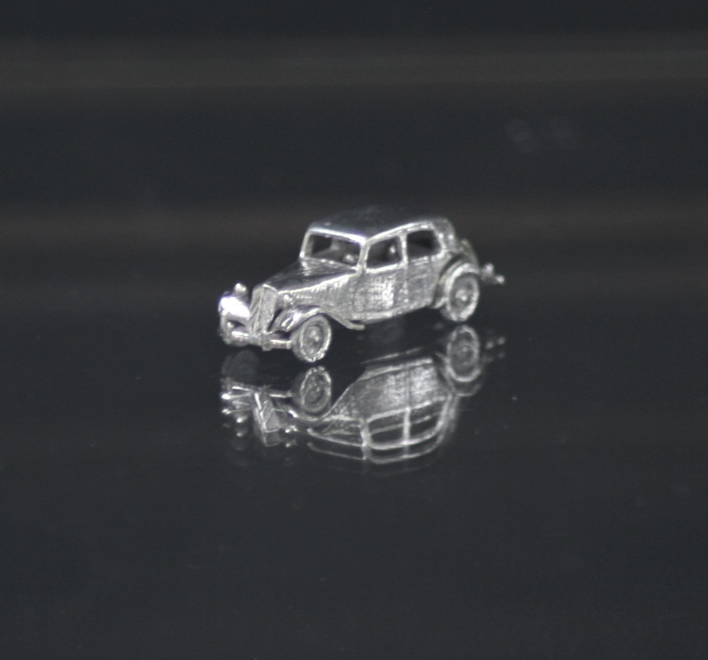Citroen Traction Avant 7cv 11BL silver miniature car jwel 1:160